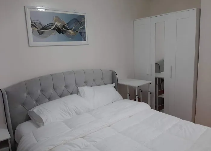 Lovely 2 Bedroom With Free Secured Parking *